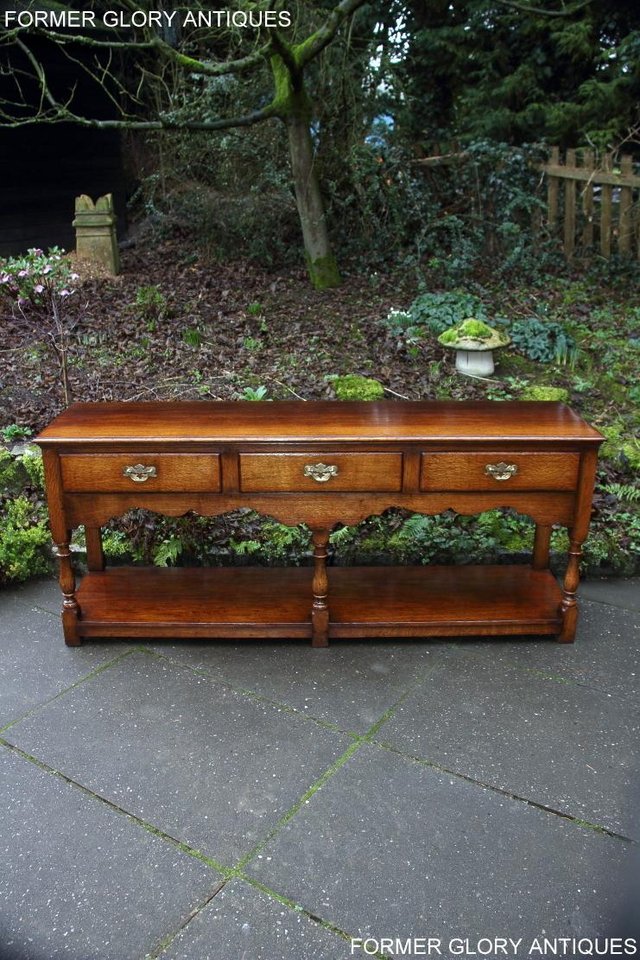 Image 105 of TITCHMARSH AND GOODWIN OAK DRESSER BASE SIDEBOARD HALL TABLE