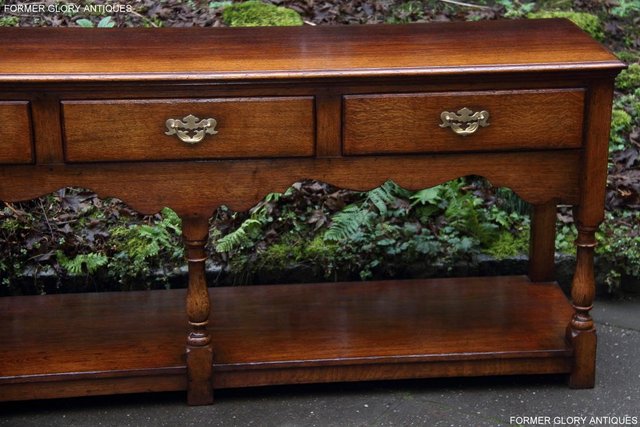Image 110 of TITCHMARSH AND GOODWIN OAK DRESSER BASE SIDEBOARD HALL TABLE