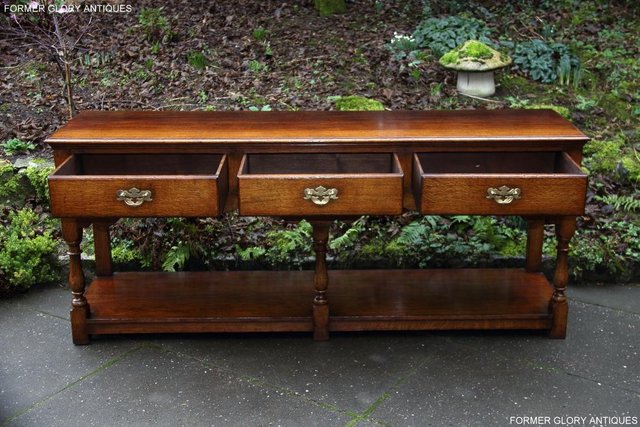Image 114 of TITCHMARSH AND GOODWIN OAK DRESSER BASE SIDEBOARD HALL TABLE
