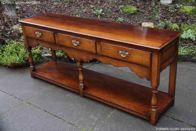 Image 116 of TITCHMARSH AND GOODWIN OAK DRESSER BASE SIDEBOARD HALL TABLE