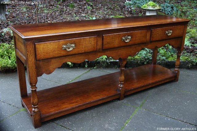 Image 117 of TITCHMARSH AND GOODWIN OAK DRESSER BASE SIDEBOARD HALL TABLE