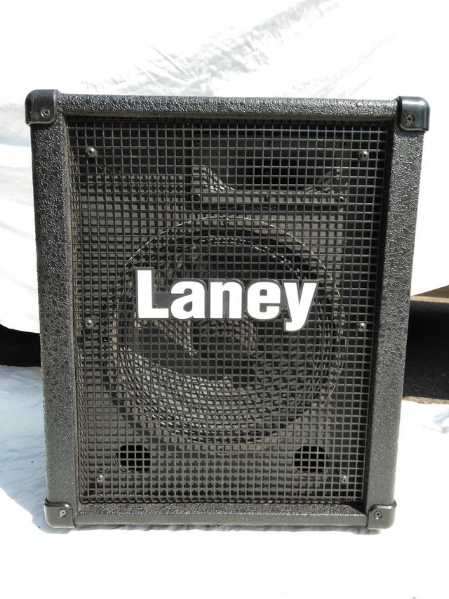 Image 2 of Laney speaker cabinet with twelve inch spkrs