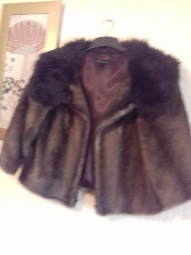 Preview of the first image of ladies.faux. fur. short. jacket.