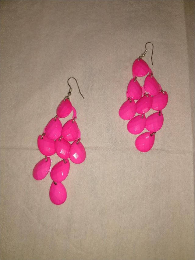 Preview of the first image of Pink dangle earrings.