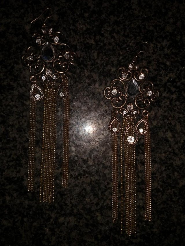 Image 2 of 7 beautiful pairs of dangle earrings.
