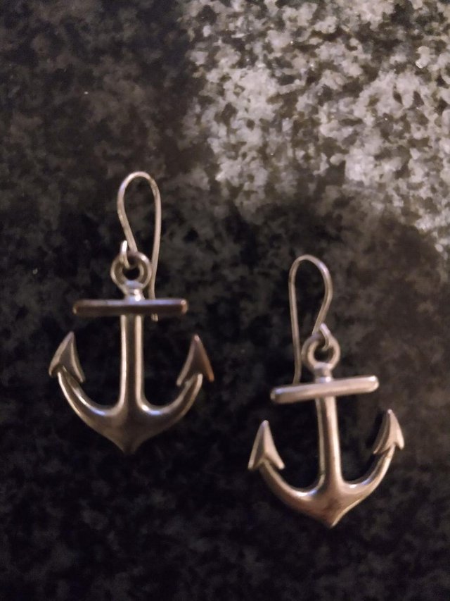 Image 5 of 7 beautiful pairs of dangle earrings.