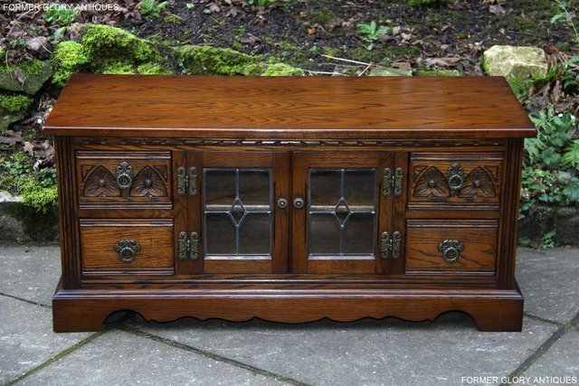 Preview of the first image of OLD CHARM LIGHT OAK TV BASE STAND HI FI DVD CD CABINET UNIT.