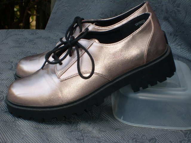 Preview of the first image of H&M DIVIDED Metallic Rose Gold Platform Shoes Size 5/38 NEW!.