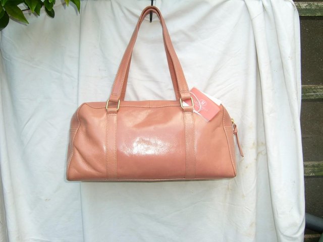 Image 8 of Lloyd Baker Salmon Leather Shoulder Handbag - NEW