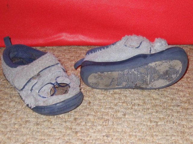Image 2 of Clarks Teddy Bear Slippers With Glasses size 5 ½18/24 mths