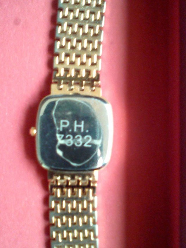 Image 2 of gold braclet Watch in vg.c Hardly used