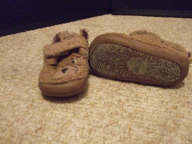 Image 2 of Clarks Teddy Bear Slippers size 4 ½ - 12/18 months