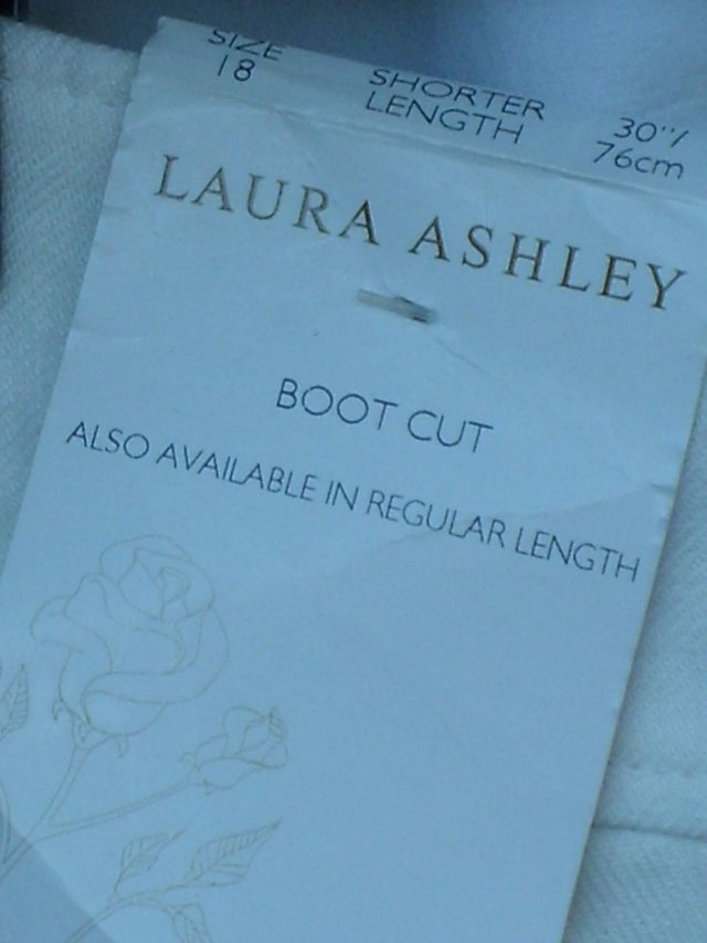 Image 5 of LAURA ASHLEY White Linen Trousers – Size 18 – NEW