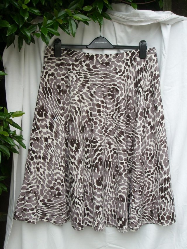 Image 4 of M&S CLASSIC Brown & White Skirt – Size 16
