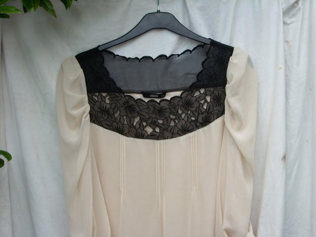 Image 4 of OASIS Cream Shift Dress With Black Detail - Size 12