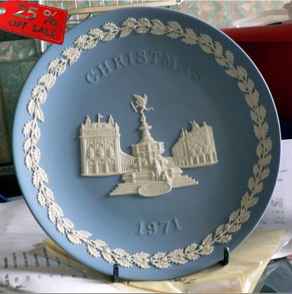 Preview of the first image of Wedgwood Jasperware Plate - Xmas 1971 - Piccadilly Circus.