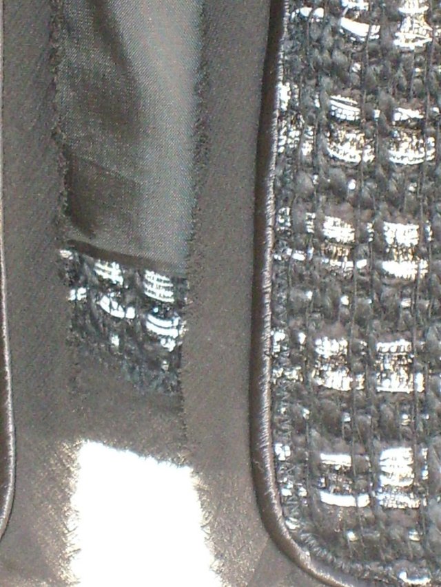 Image 6 of CAROLINA HERRERA Silk Edged Jacket Top–Size 8 (2)