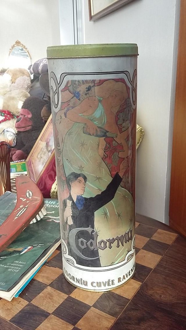 Preview of the first image of Vintage Codorniu Cuvee Raventos Brut Art Deco Design Tin.
