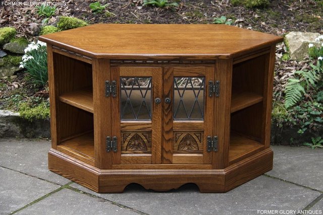 Preview of the first image of OLD CHARM VINTAGE OAK CORNER TV STAND TABLE DVD CD CABINET.