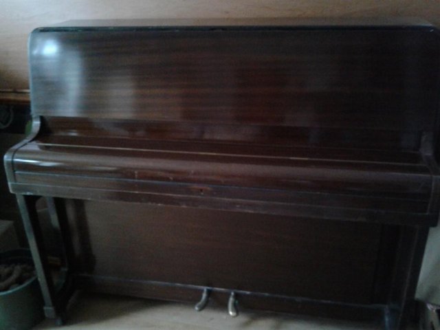 Preview of the first image of MOORE & MOORE CONSOLE UPRIGHT PIANO.