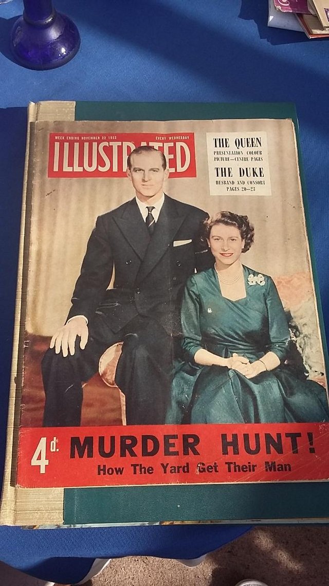 Preview of the first image of British UK Magazine Illustrated November 22, 1952 The Queen.