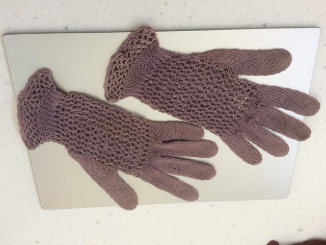 Image 2 of Pair of ladies mauve cotton vintage crochet gloves