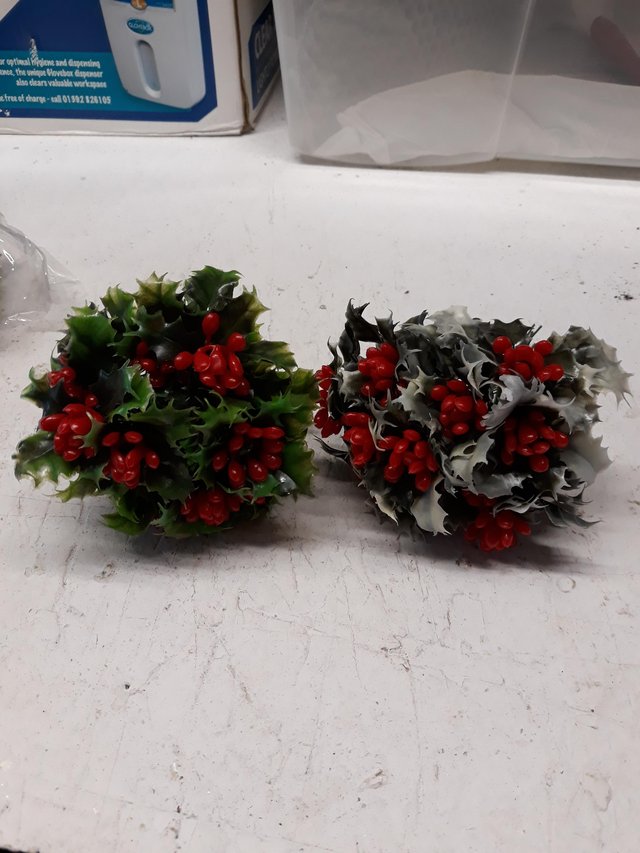 Preview of the first image of Artificial flowers.