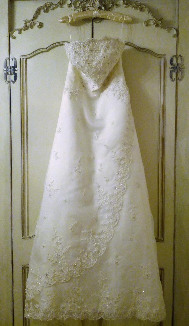 Preview of the first image of BRIDE TRUDY LEE WEDDING DRESS White Diamante Pearl DESIGNER.