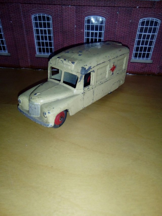 Preview of the first image of DINKY TOYS: 1950s DAIMLER AMBULANCE.