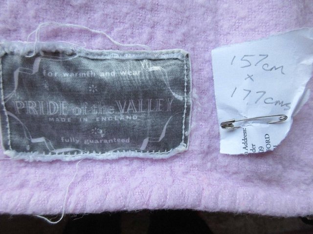 Image 3 of WOOL VINTAGE 4 Pink blankets pride of the valley £26 EACH