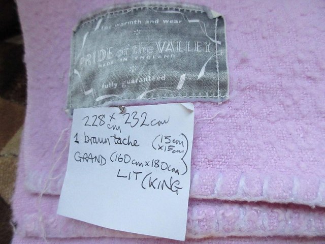 Preview of the first image of WOOL VINTAGE 2 KINGSIZE Pink blankets PRIDE OF THE VALLEY.