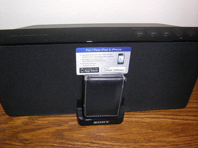Preview of the first image of Sony speaker dock with ipod.