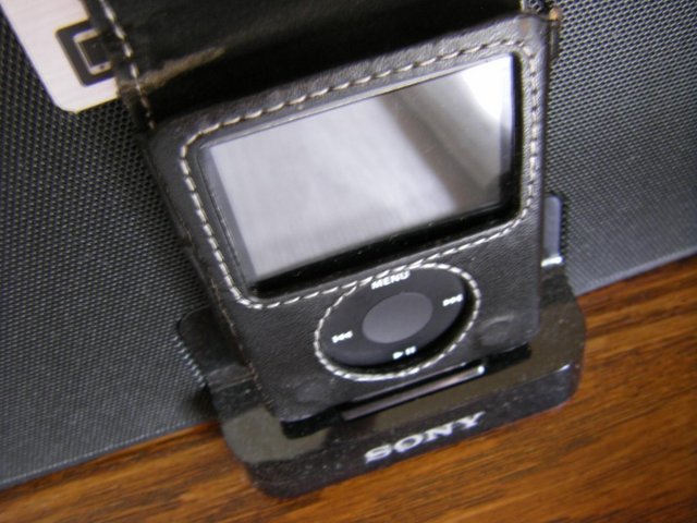 Image 2 of Sony speaker dock with ipod