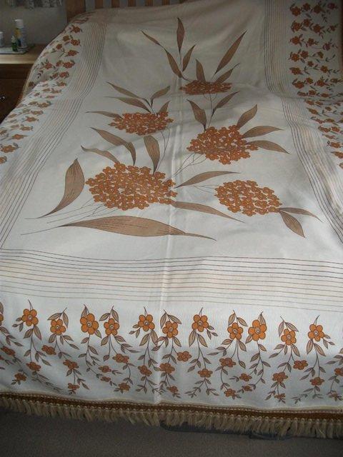 Preview of the first image of VINTAGE/RETRO BEDSPREAD.