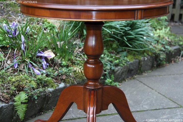 Image 35 of A YEW WOOD SIDE OCCASIONAL COFFEE LAMP PHONE TEA WINE TABLE