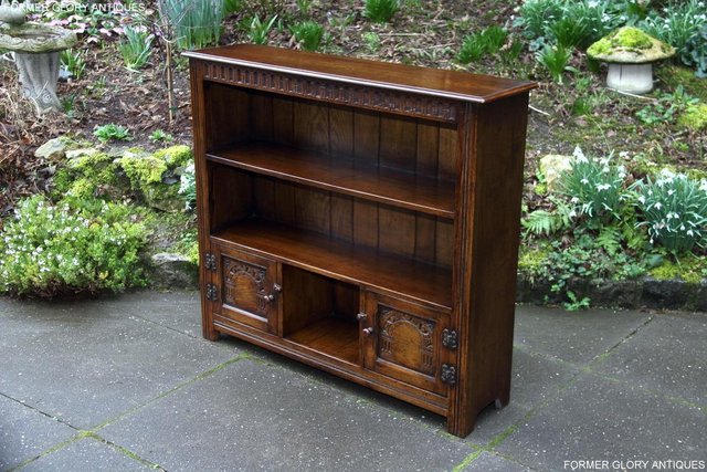 Image 2 of A TITCHMARSH AND GOODWIN OAK BOOKCASE SHELVES CD DVD CABINET