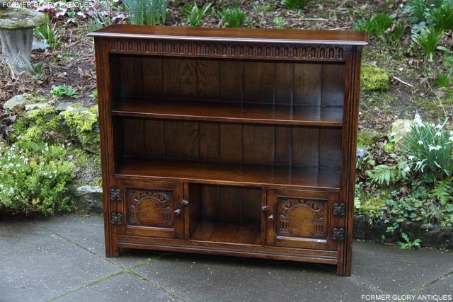 Image 46 of A TITCHMARSH AND GOODWIN OAK BOOKCASE SHELVES CD DVD CABINET
