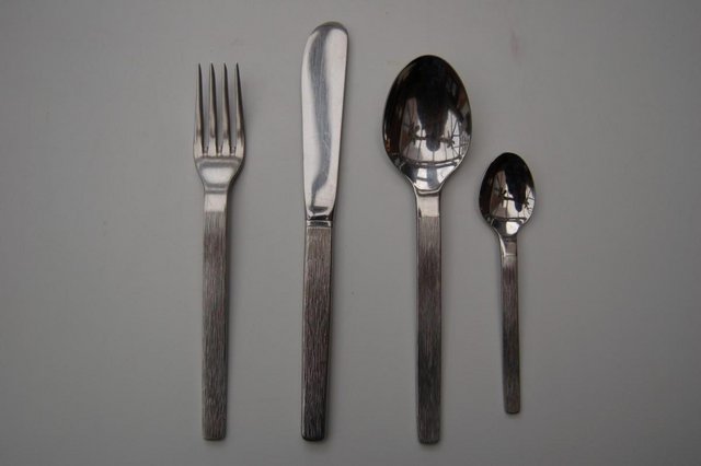 Preview of the first image of Viners 'Sable' & 'Barnum' Stainless Steel Cutlery, VGC.