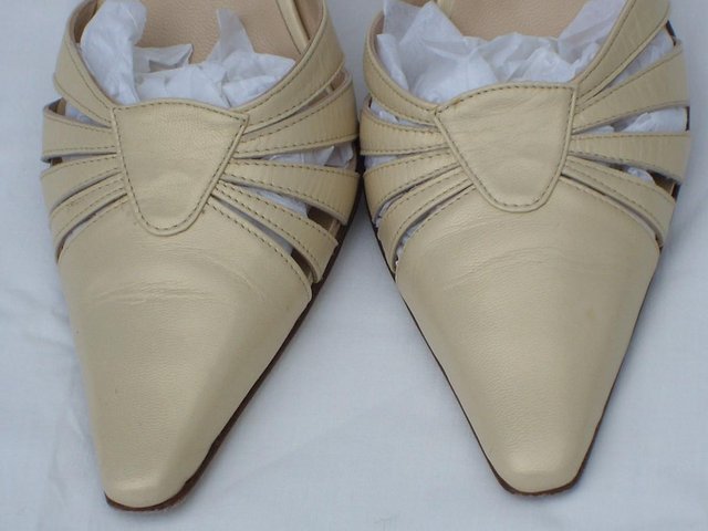 Image 4 of D & V Italian Cream Leather Mule Shoes – Size 4/37