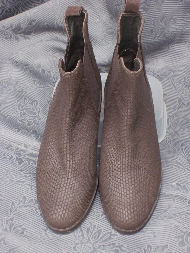 Image 7 of Brown Leather Ankle Boots – Size 5/38 – NEW!