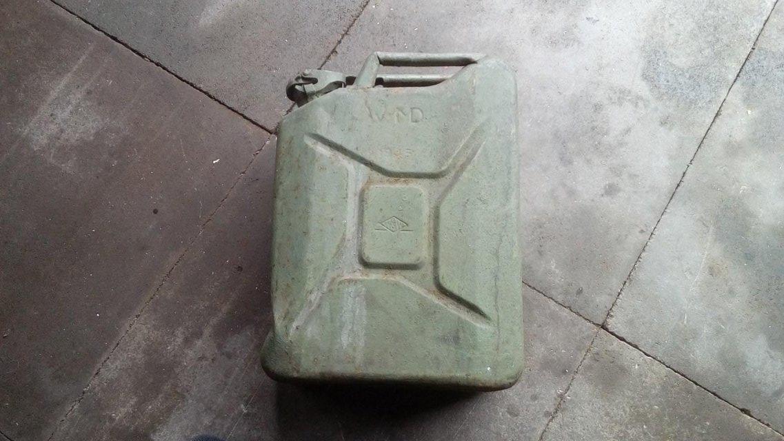 Preview of the first image of Jerry can stamped WD 1945.