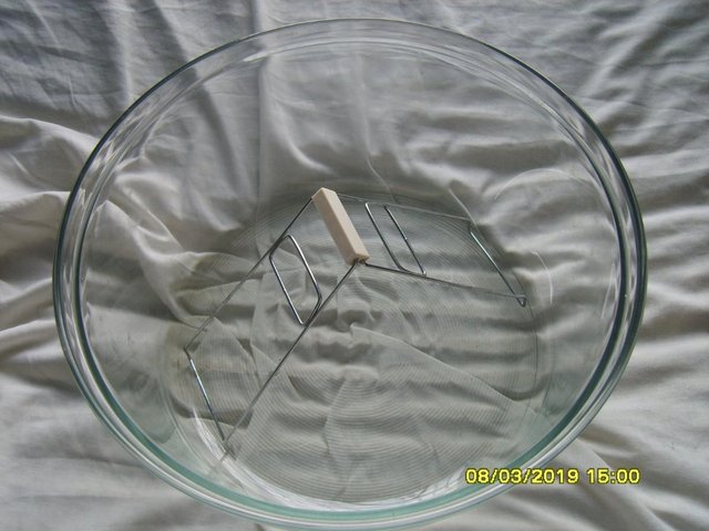 Preview of the first image of HALOGEN OVEN GLASS BOWL.