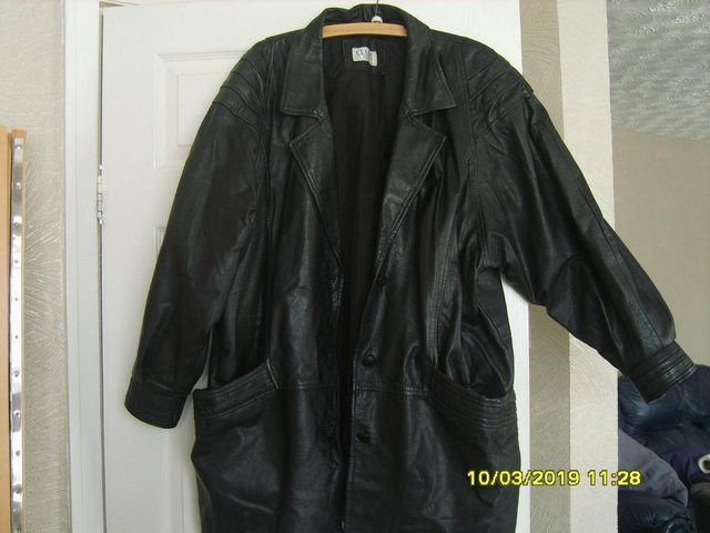 Preview of the first image of LEATHER JACKET LADIES SIZE 20.