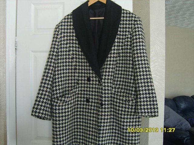Preview of the first image of LADIES WOOL JACKET SIZE 18.