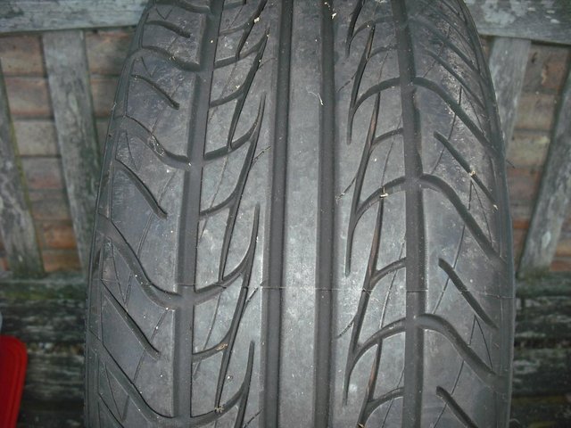 Image 2 of Ford Mondeo wheel and tyre 185/55/r14