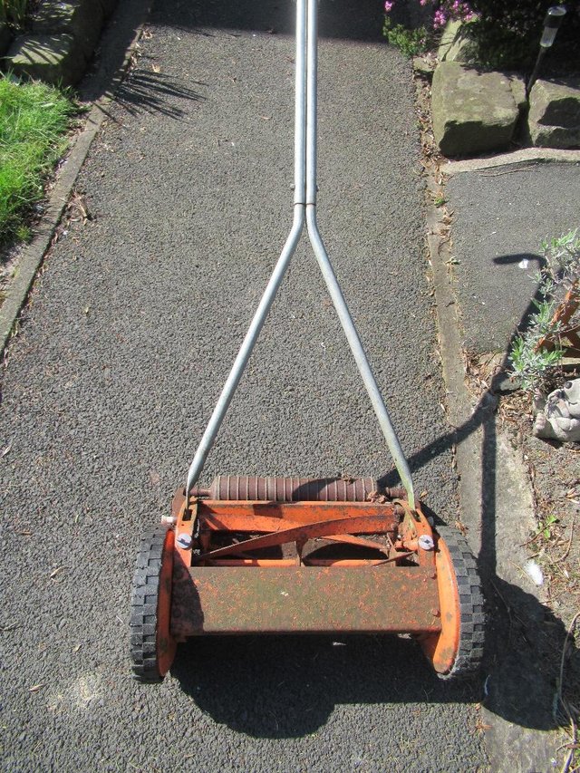 Image 2 of 1980's Lawnmower (Push one) Well worn but still useable