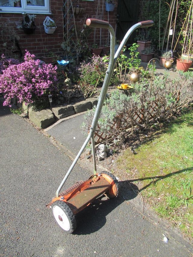Image 3 of 1980's Lawnmower (Push one) Well worn but still useable