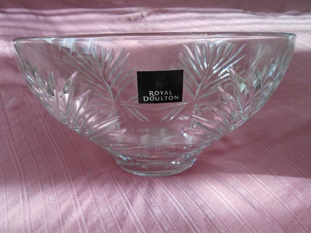 Preview of the first image of Royal Doulton: Keswick lead crystal Bowl: 25cm / 10" with st.