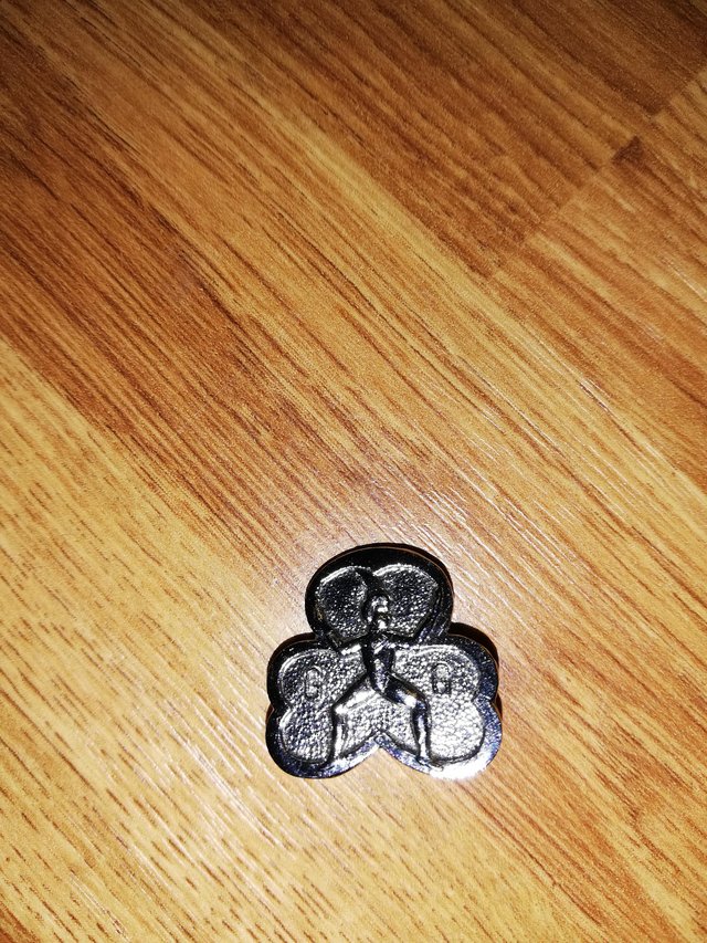 Preview of the first image of Girl Guides promise pin badge.
