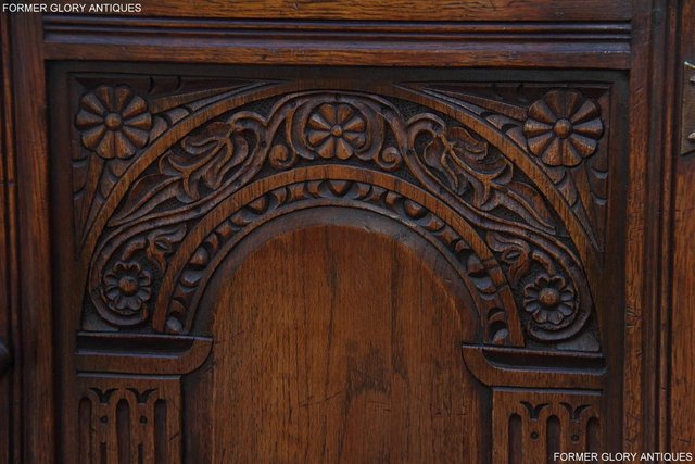 Image 37 of A TITCHMARSH AND GOODWIN CARVED OAK DRESSER BASE SIDEBOARD